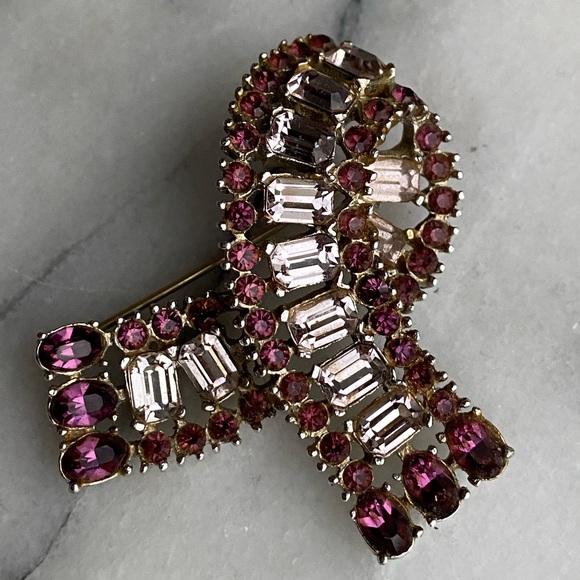 Vintage Brooch- purple and clear stones - Picture 2 of 7